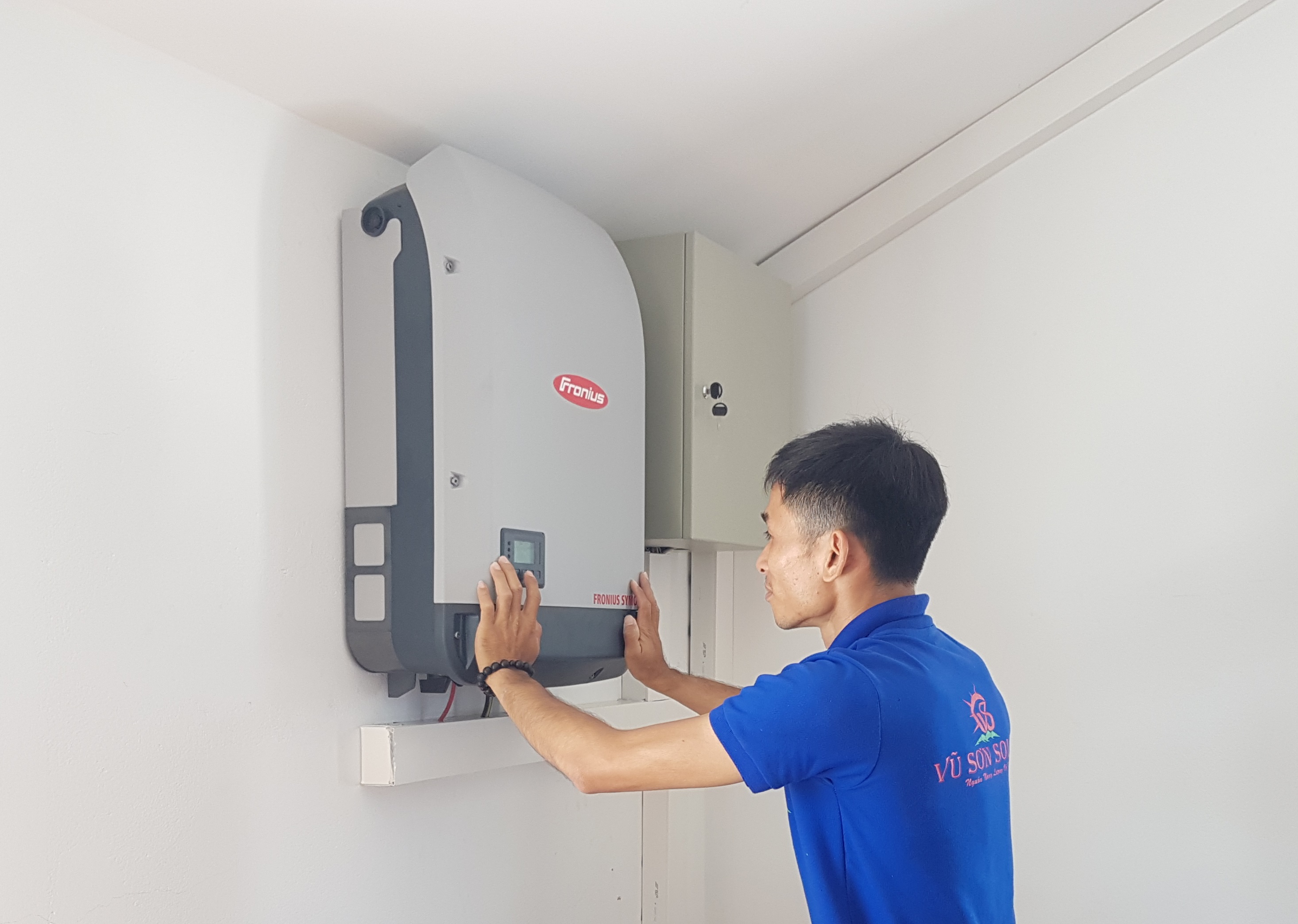 Cách lắp đặt pin mặt trời hòa lưới tại nhà